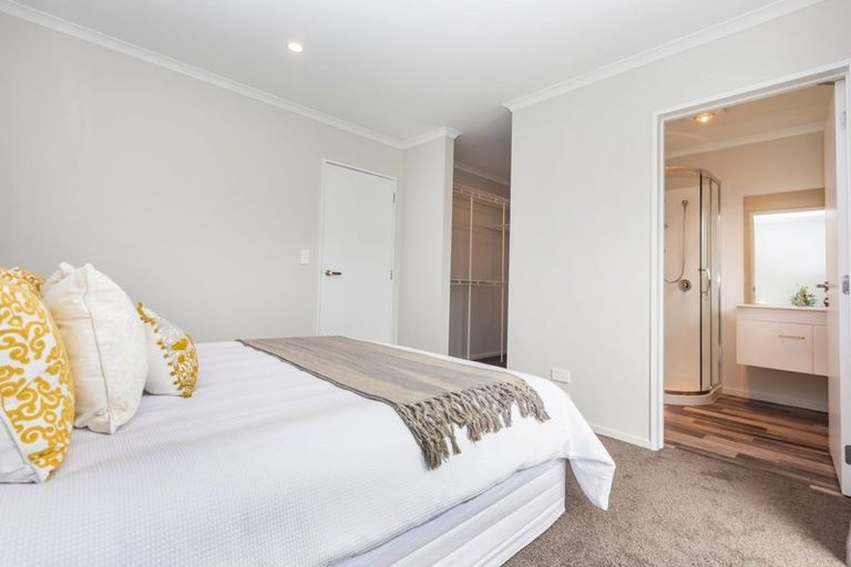 Photo of property in 7 Fairbairn Close, Halswell, Christchurch, 8025