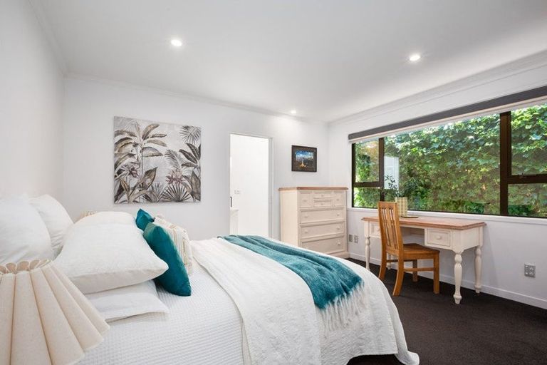 Photo of property in 22 Tio Tio Road, Miramar, Wellington, 6022