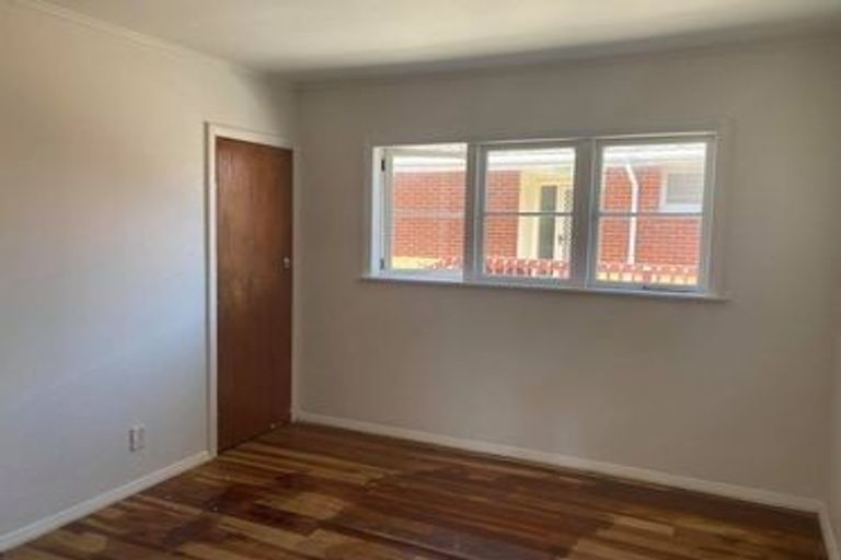 Photo of property in 84 Roberts Road, Te Atatu South, Auckland, 0610