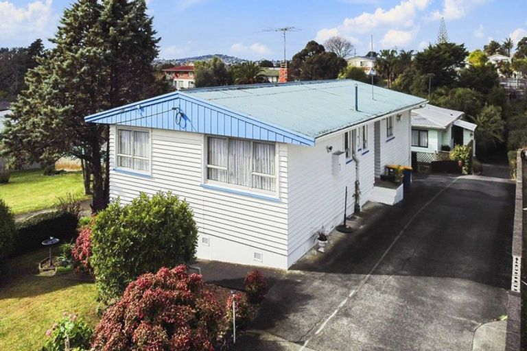 Photo of property in 9 Kelwyn Road, Kelston, Auckland, 0602