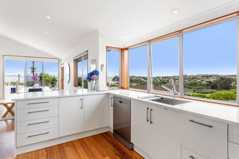 Photo of property in 33 Totara Road, Stanmore Bay, Whangaparaoa, 0932