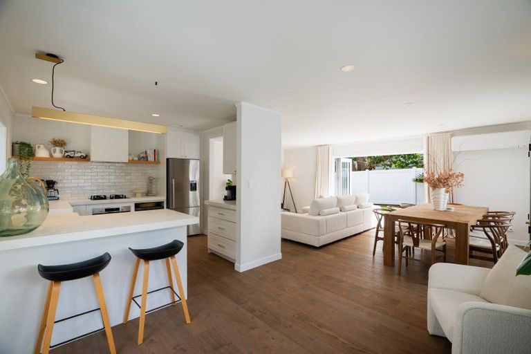 Photo of property in 2/6 Marsh Avenue, Forrest Hill, Auckland, 0620