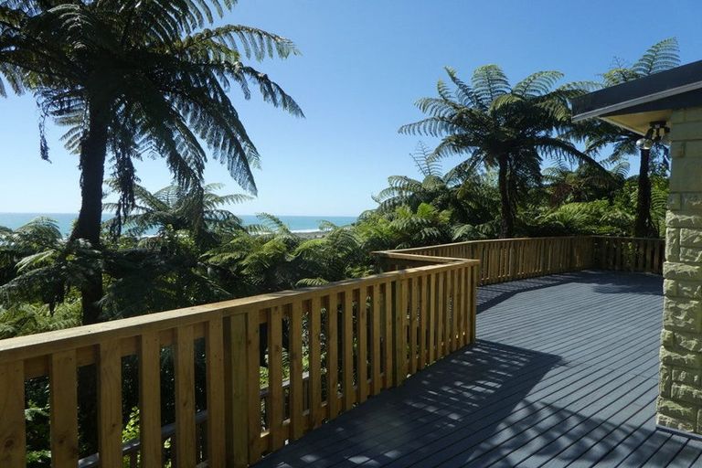 Photo of property in 20 Weenink Road, Karoro, Greymouth, 7805