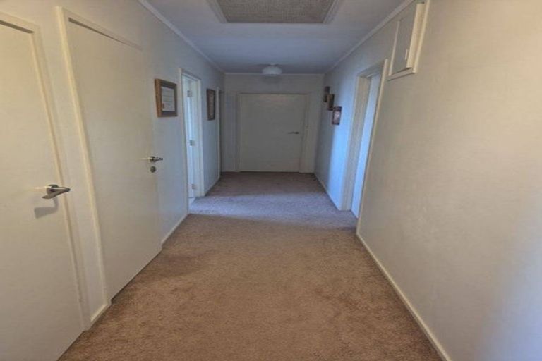 Photo of property in 547 Glenfield Road, Glenfield, Auckland, 0629