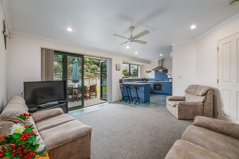Photo of property in 4 Chardonnay Rise, Henderson, Auckland, 0612