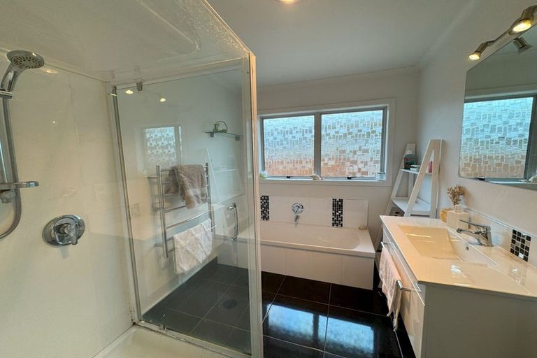 Photo of property in 5 Humphries Place, Awapuni, Palmerston North, 4412