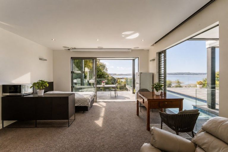 Photo of property in 28 Mansion Court, West Harbour, Auckland, 0618