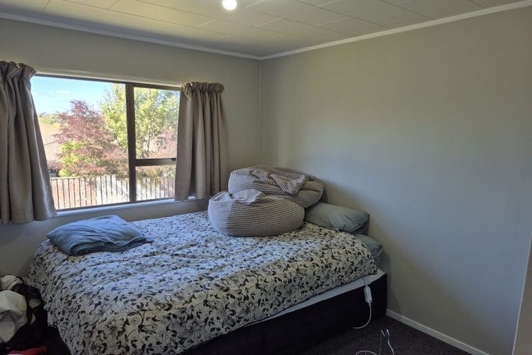 Photo of property in 18 Leeton Drive, Waipukurau, 4200