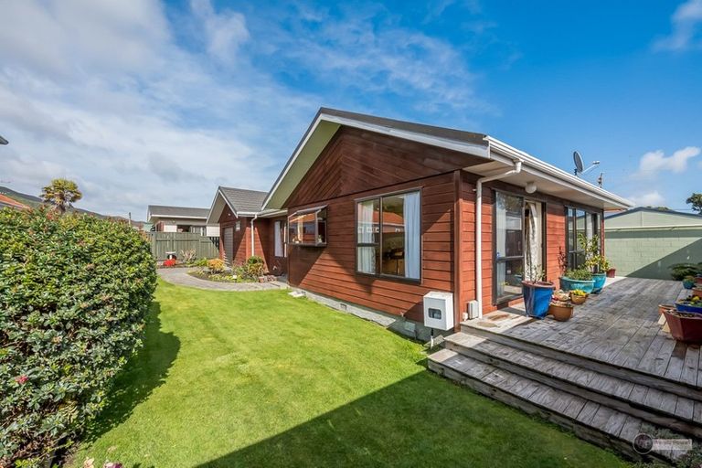 Photo of property in 15a Collingwood Street, Waterloo, Lower Hutt, 5011