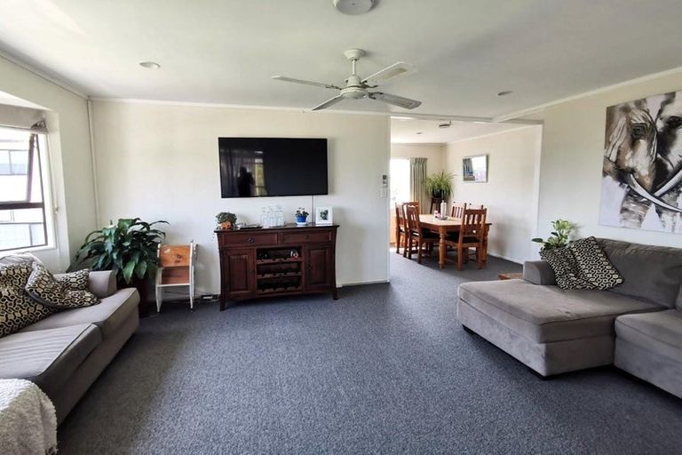 Photo of property in 28 Manaia View Road, One Tree Point, 0118