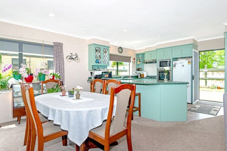Photo of property in 8 Coulston Place, Riverdale, Gisborne, 4010