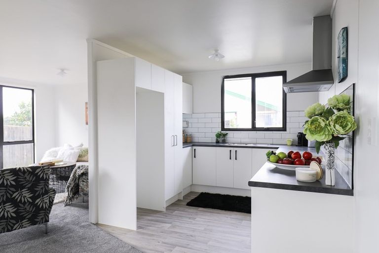 Photo of property in 4/7 Barneys Farm Road, Clendon Park, Auckland, 2103