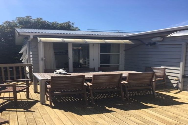 Photo of property in 3 Douglas Street, Paraparaumu Beach, Paraparaumu, 5032