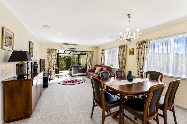 Photo of property in 4 Sunstone Crescent, Brown Owl, Upper Hutt, 5018