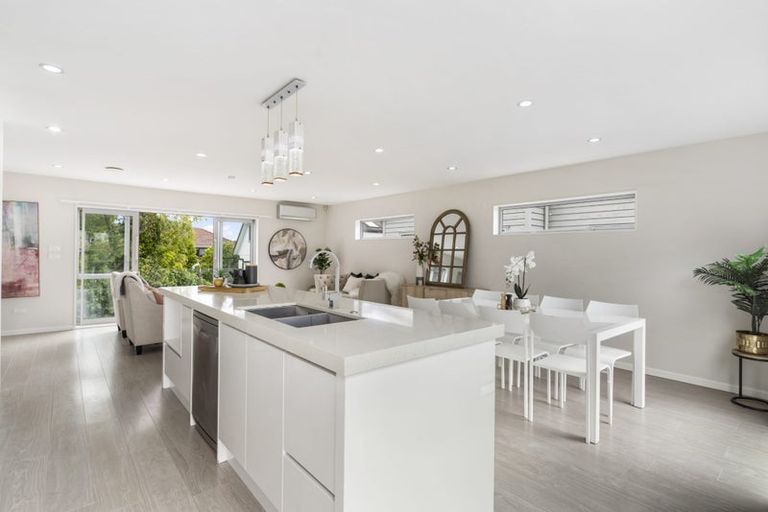 Photo of property in 17 Richard Avenue, Bucklands Beach, Auckland, 2014