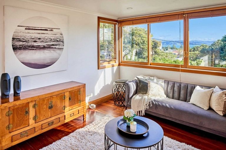 Photo of property in 25 Rona Street, Eastbourne, Lower Hutt, 5013