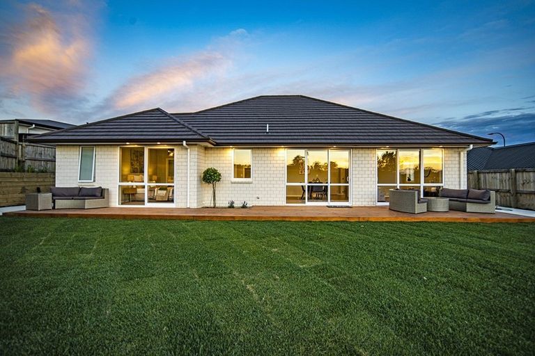 Photo of property in 12 Waireka Road, Rototuna North, Hamilton, 3210