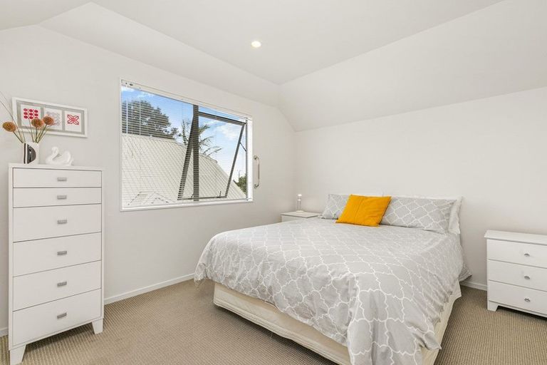 Photo of property in 2/28 Holiday Road, Stanmore Bay, Whangaparaoa, 0932