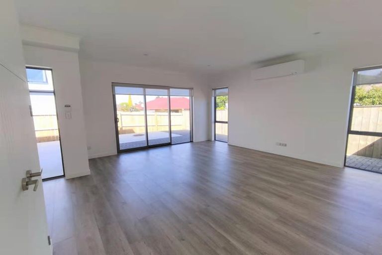 Photo of property in 51c Sunderlands Road, Half Moon Bay, Auckland, 2012