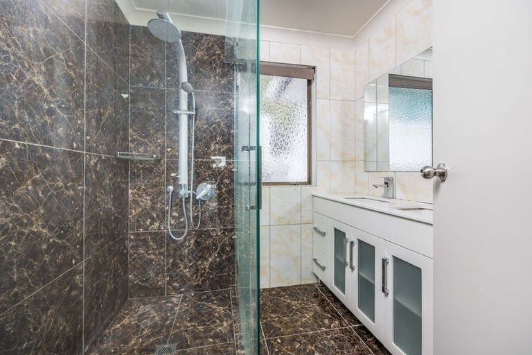 Photo of property in 15a Correa Court, Goodwood Heights, Auckland, 2105