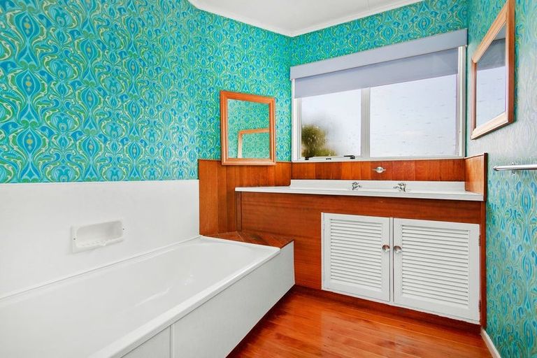 Photo of property in 4 Saint Hildas Glade, Tawa, Wellington, 5028