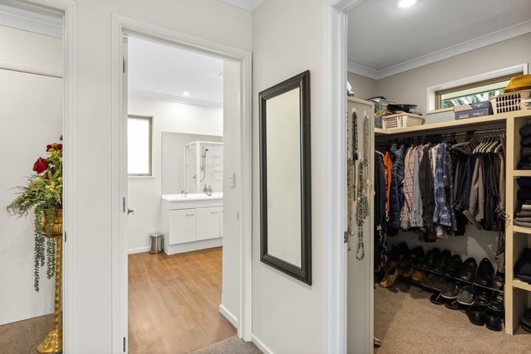 Photo of property in 92 Willowview Drive, Redwood, Christchurch, 8051