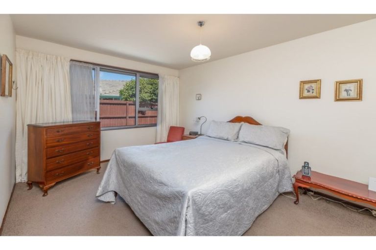 Photo of property in 2/9 Larkhill Place, Russley, Christchurch, 8042
