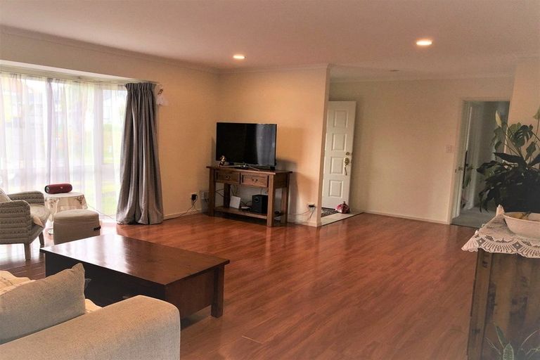 Photo of property in 15 Attymon Lane, East Tamaki, Auckland, 2016