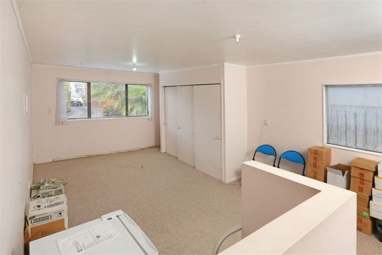 Photo of property in 1/180 Te Atatu Road, Te Atatu South, Auckland, 0610