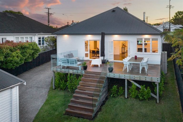 Photo of property in 121 Hinemoa Street, Birkenhead, Auckland, 0626