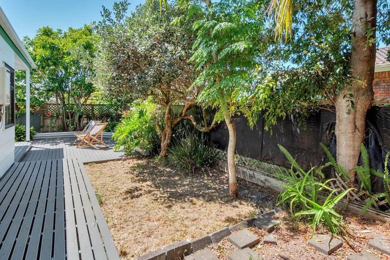 Photo of property in 2/3 Aorangi Place, Birkenhead, Auckland, 0626