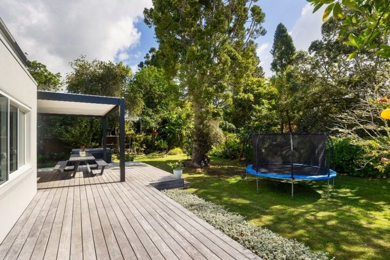 Photo of property in 11 Westbourne Road, Murrays Bay, Auckland, 0630