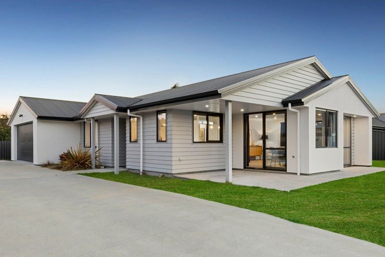 Photo of property in 12 Hebbard Court, Albert Town, Wanaka, 9305