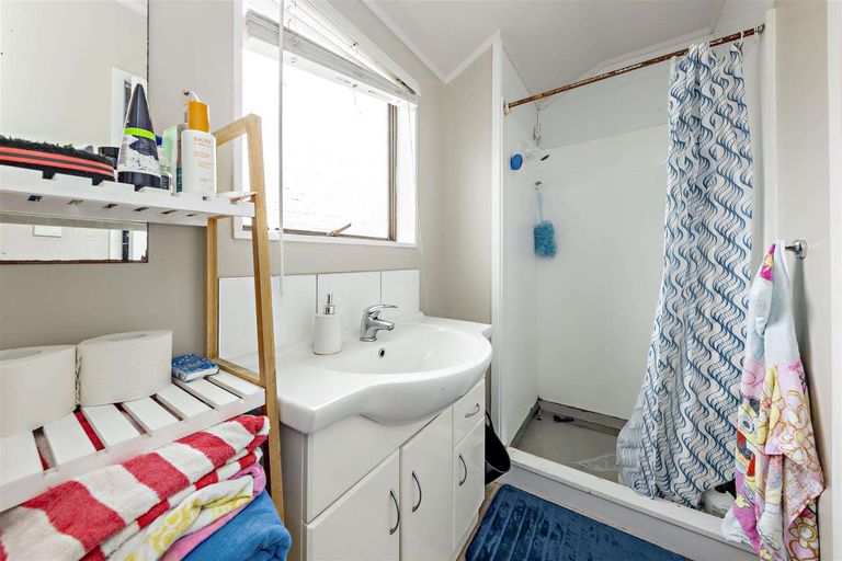 Photo of property in 11 Slim Place, Clendon Park, Auckland, 2103