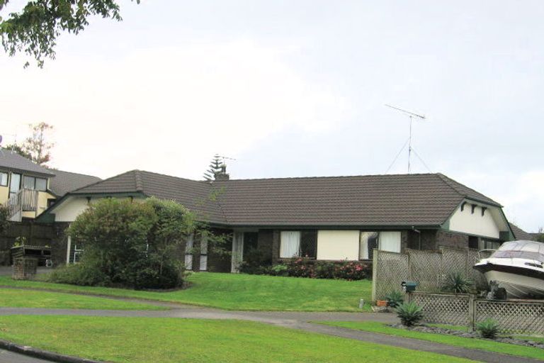 Photo of property in 27 Voltaire Court, Botany Downs, Auckland, 2010