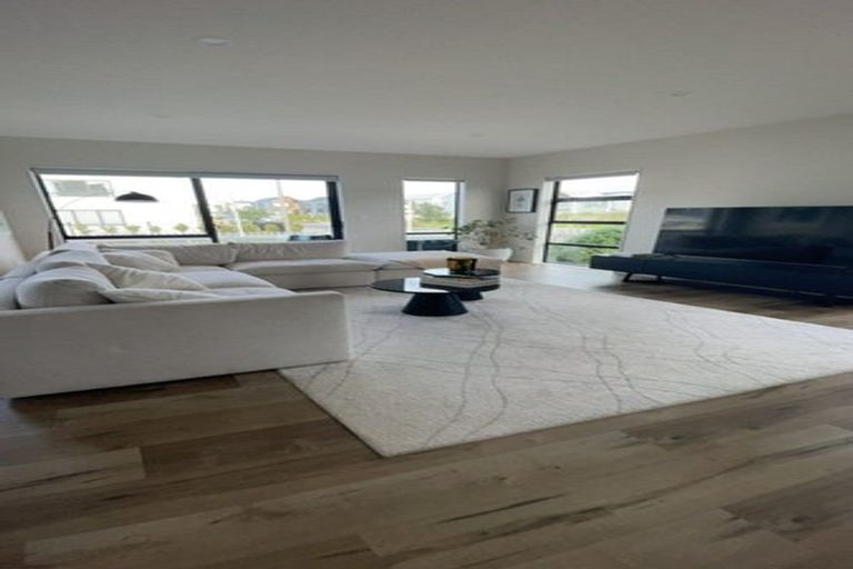 Photo of property in 4 Tahingamanu Road, Hobsonville, Auckland, 0616