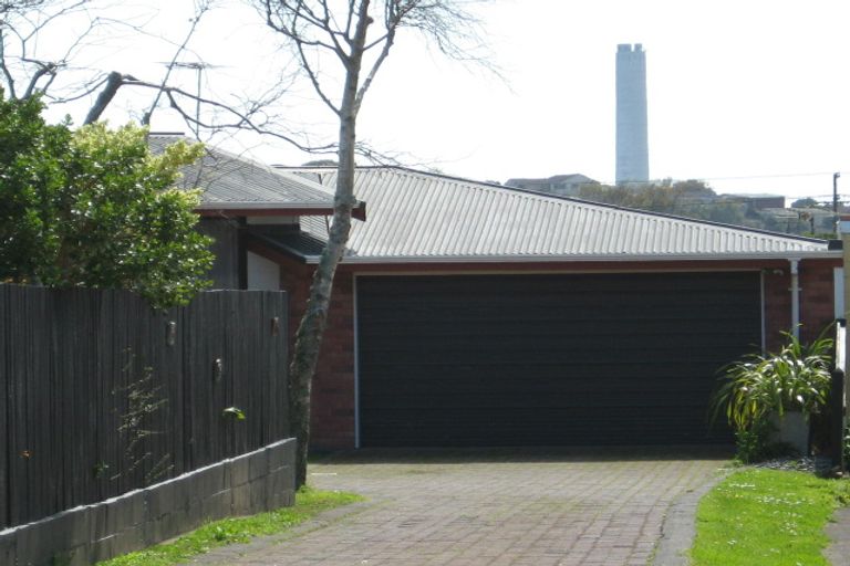 Photo of property in 9b Poplar Grove, Whalers Gate, New Plymouth, 4310