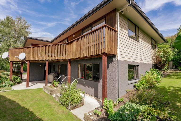Photo of property in 8 Larch Place, Wanaka, 9305