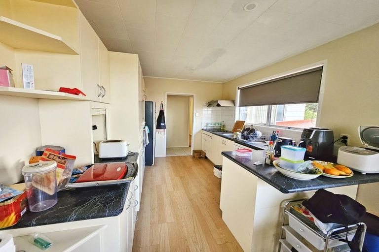 Photo of property in 36 Eyre Street, Henderson, Auckland, 0612