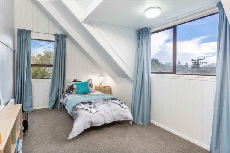 Photo of property in 1 Gails Drive, Okura, Auckland, 0792