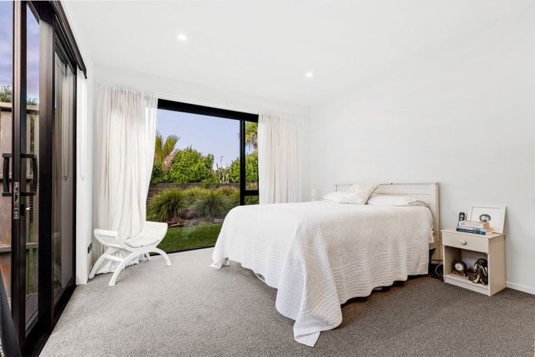 Photo of property in 6 Sandpiper Avenue, Point Wells, 0986