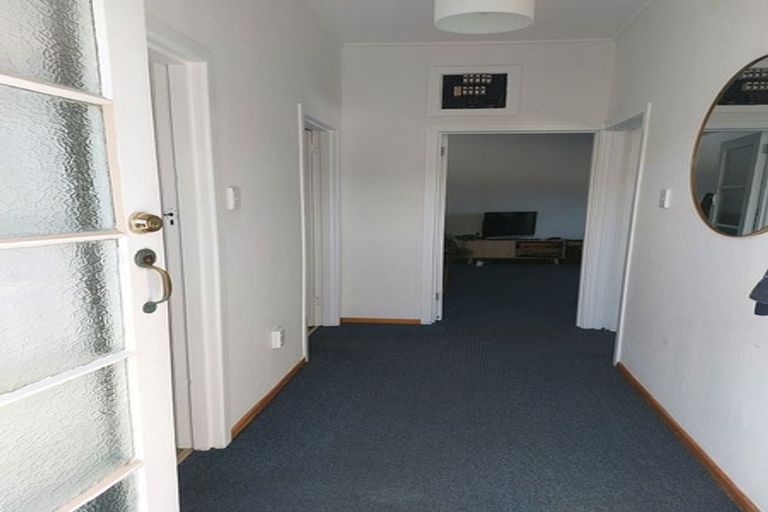 Photo of property in 70 Melbourne Road, Island Bay, Wellington, 6023