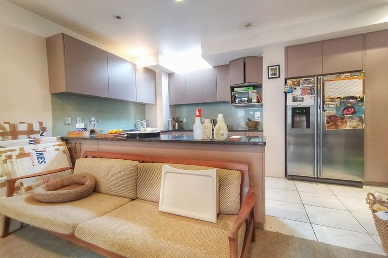 Photo of property in Henry Walton Flats, 4/2 Upper Queen Street, Auckland Central, Auckland, 1010
