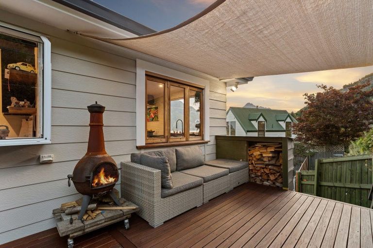 Photo of property in 2 Evergreen Place, Sunshine Bay, Queenstown, 9300