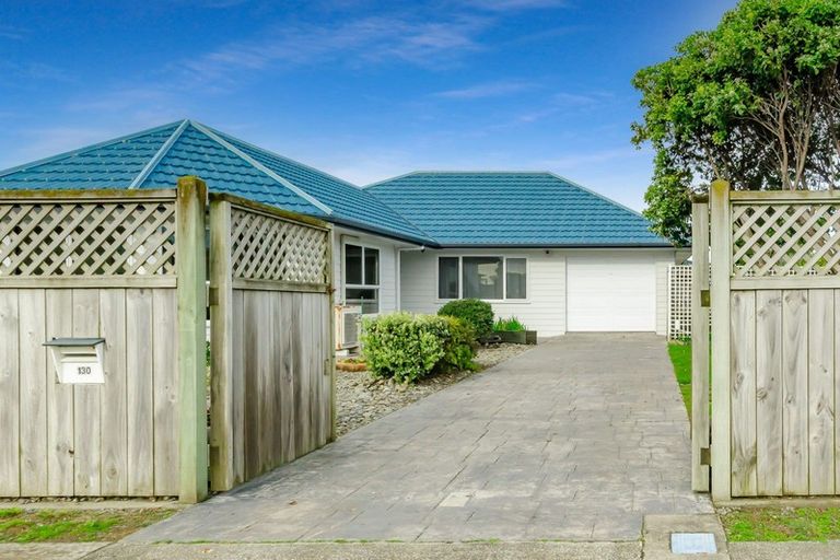 Photo of property in 130 Field Way, Waikanae Beach, Waikanae, 5036