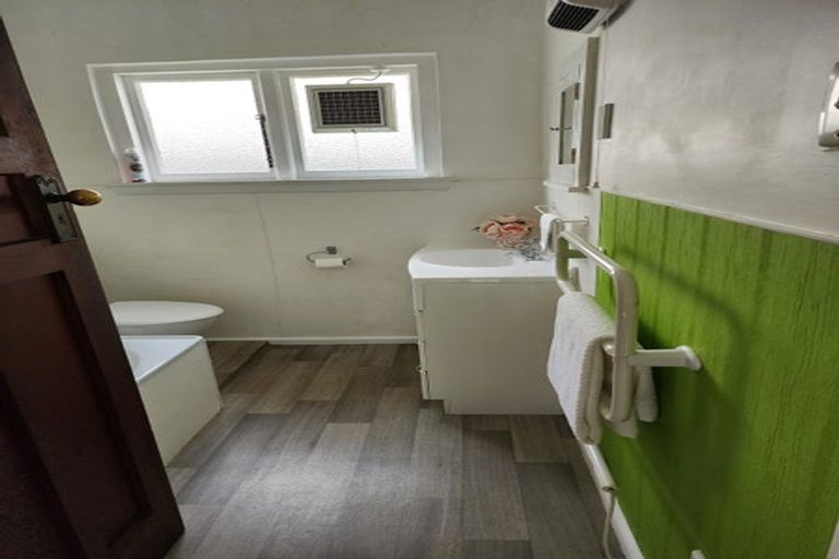 Photo of property in 161 Selwyn Street, Somerfield, Christchurch, 8024