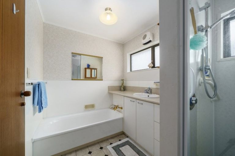 Photo of property in 36 Queens Road, Waikanae Beach, Waikanae, 5036