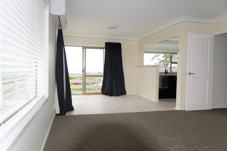 Photo of property in 1/79 Knights Road, Rothesay Bay, Auckland, 0630