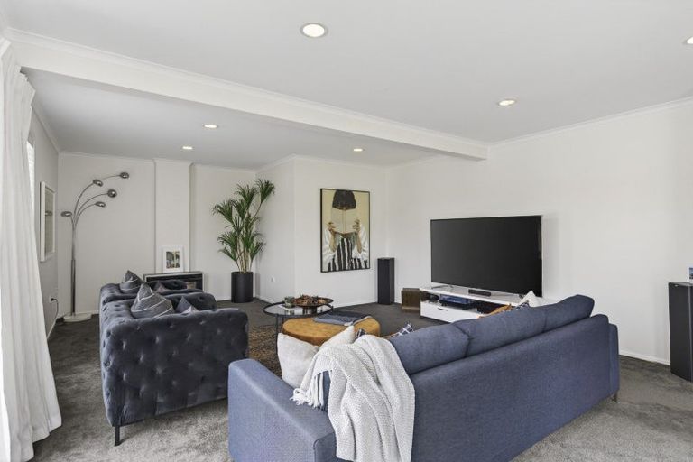 Photo of property in 5 Whitby Place, Westown, New Plymouth, 4310