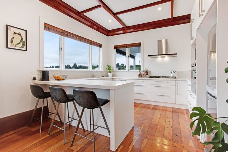 Photo of property in 52 Medhurst Road North, Bombay, 2675